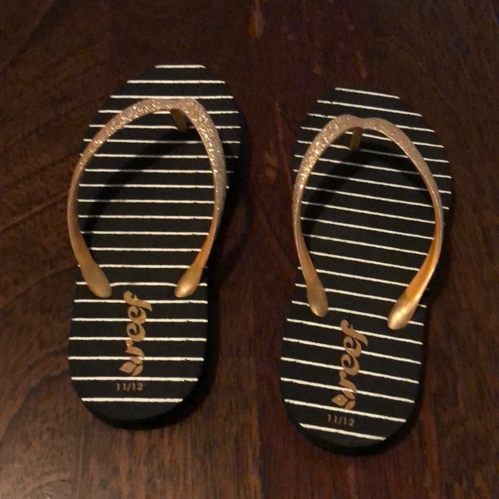 Girls reef flip flops
